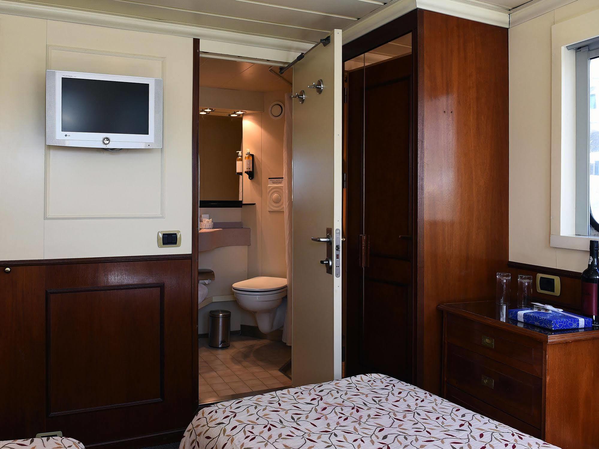 Invicta Ribeira Boat Hotel Порту Экстерьер фото